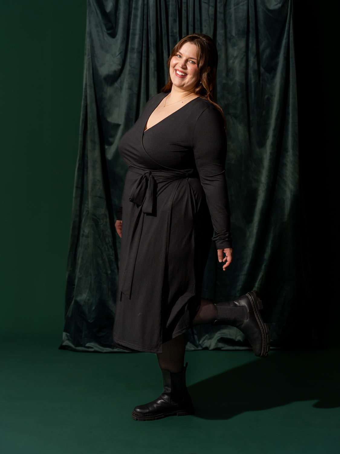 Kietaisumekko, Musta