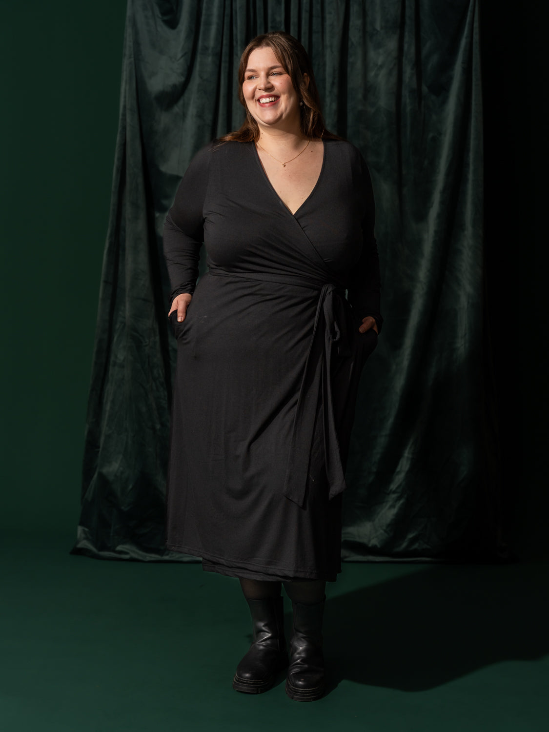 Kietaisumekko, Musta