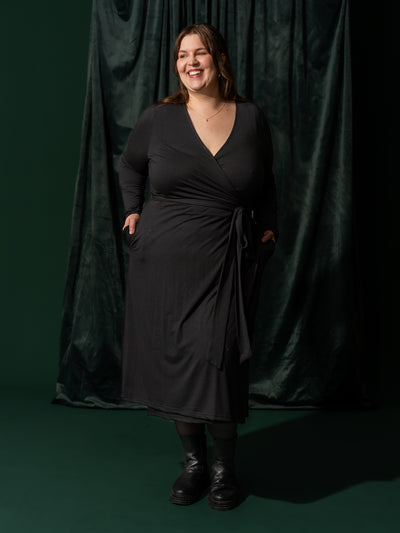 Kietaisumekko, Musta