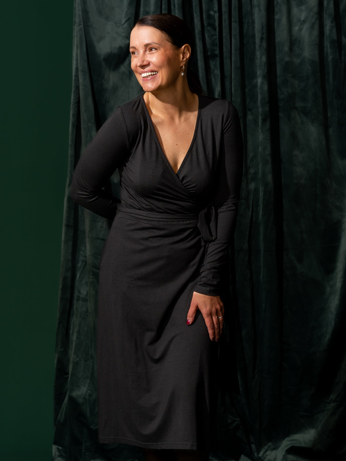 Kietaisumekko, Musta