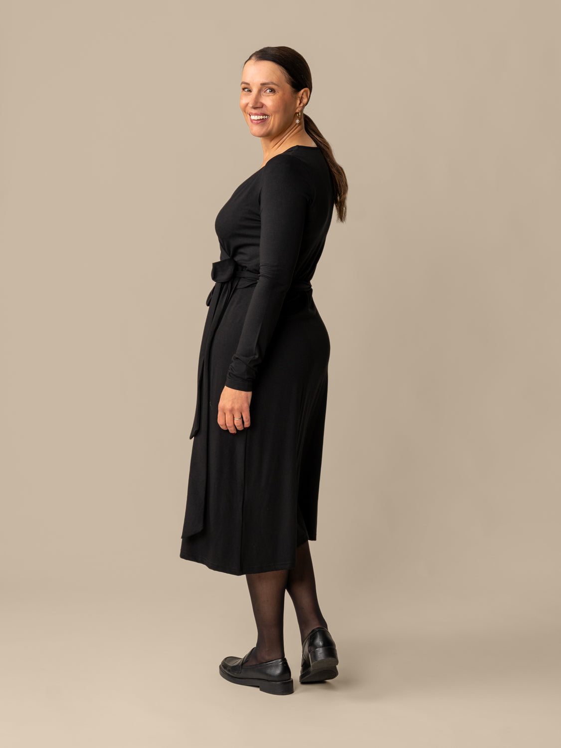 Kietaisumekko, Musta