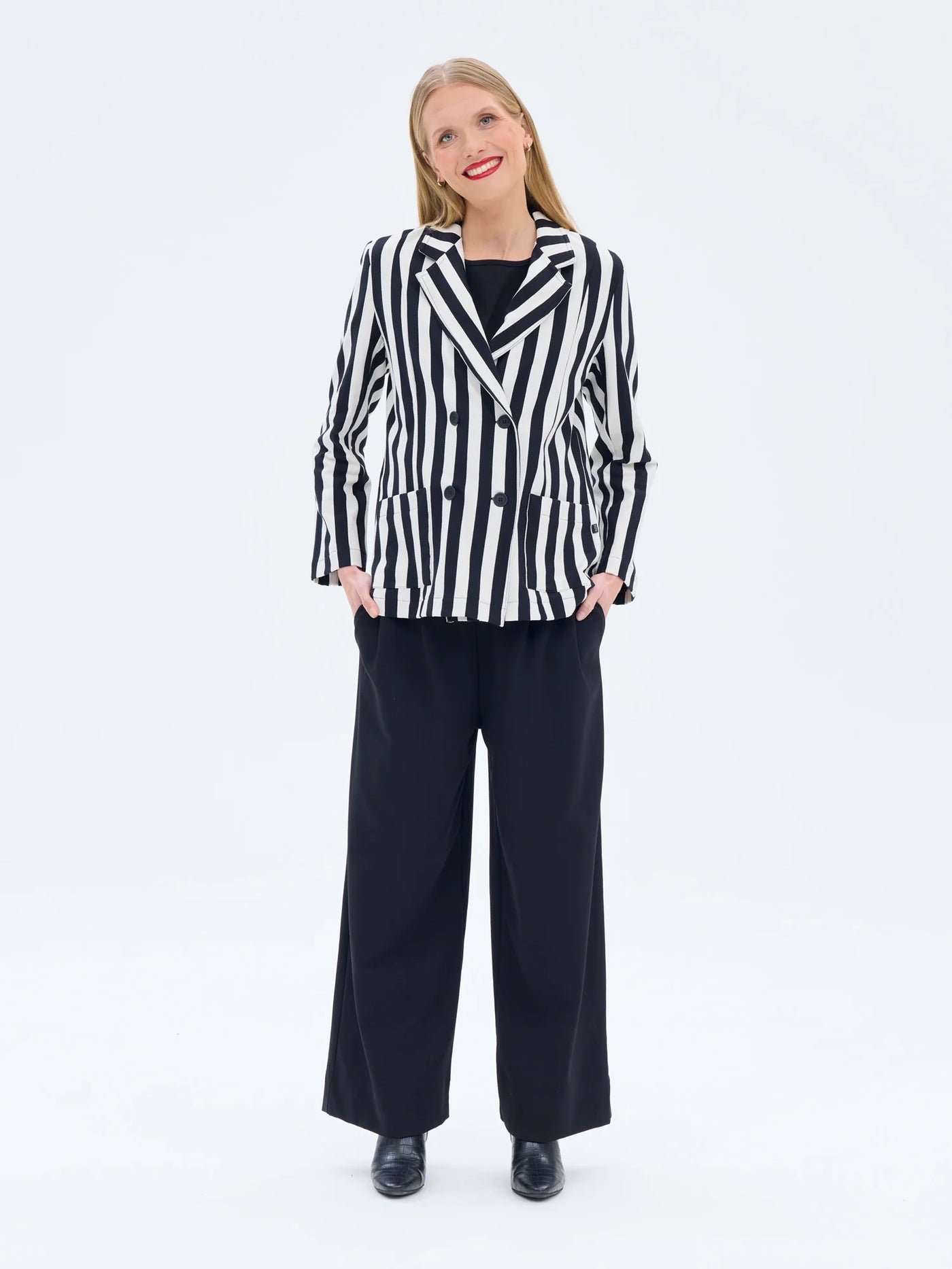 Luisa Jakku Raita, Musta/Valkoinen