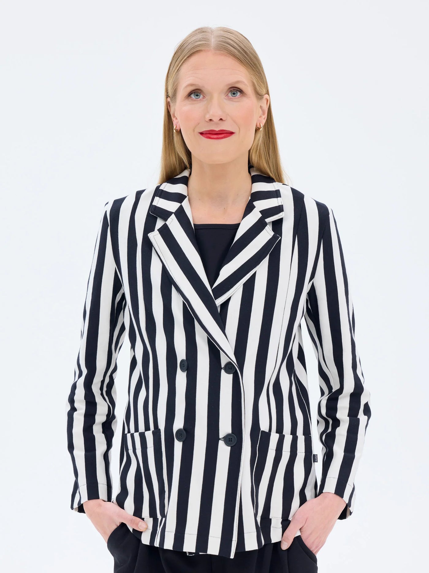 Luisa Jakku Raita, Musta/Valkoinen