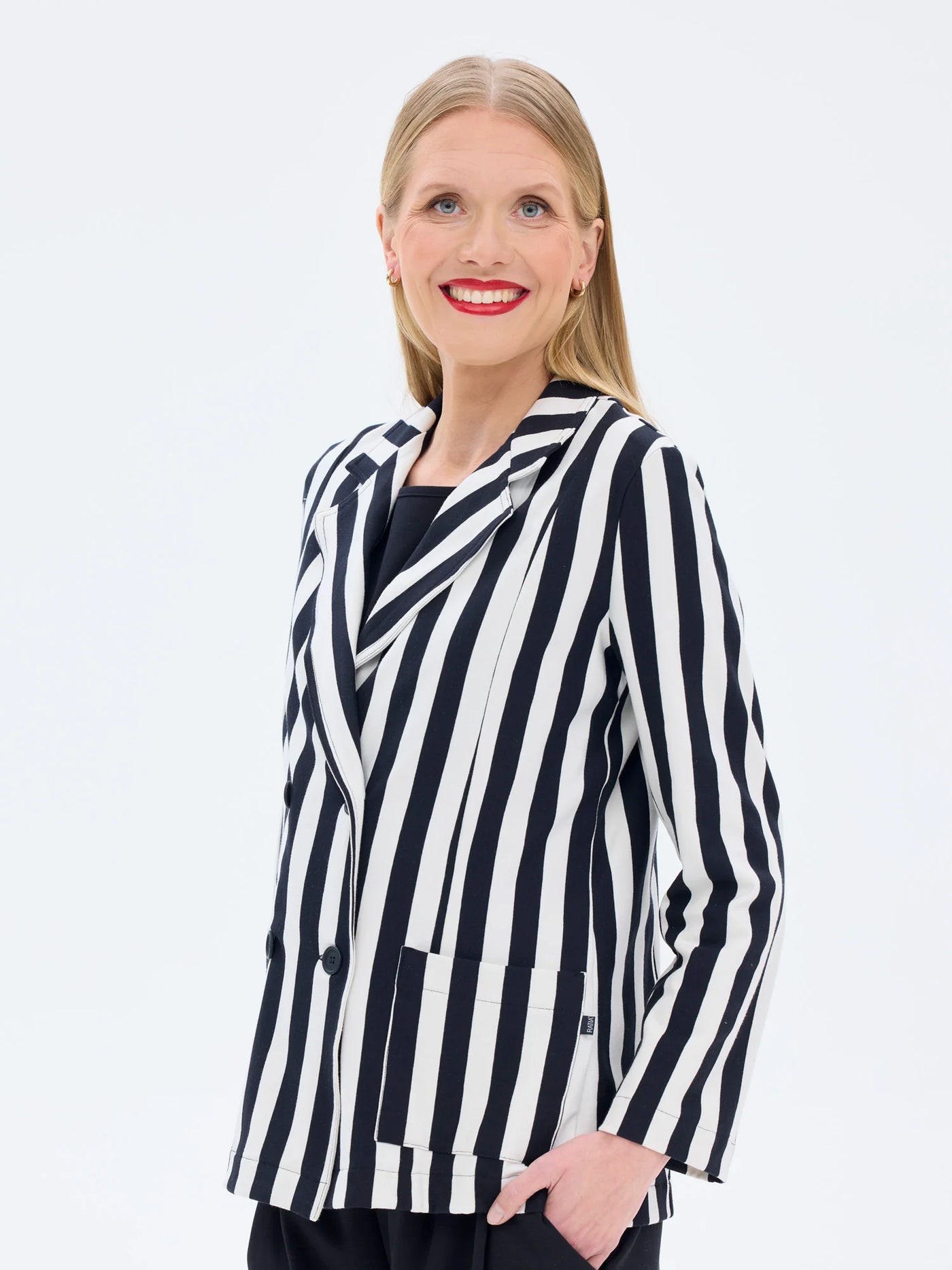 Luisa Jakku Raita, Musta/Valkoinen