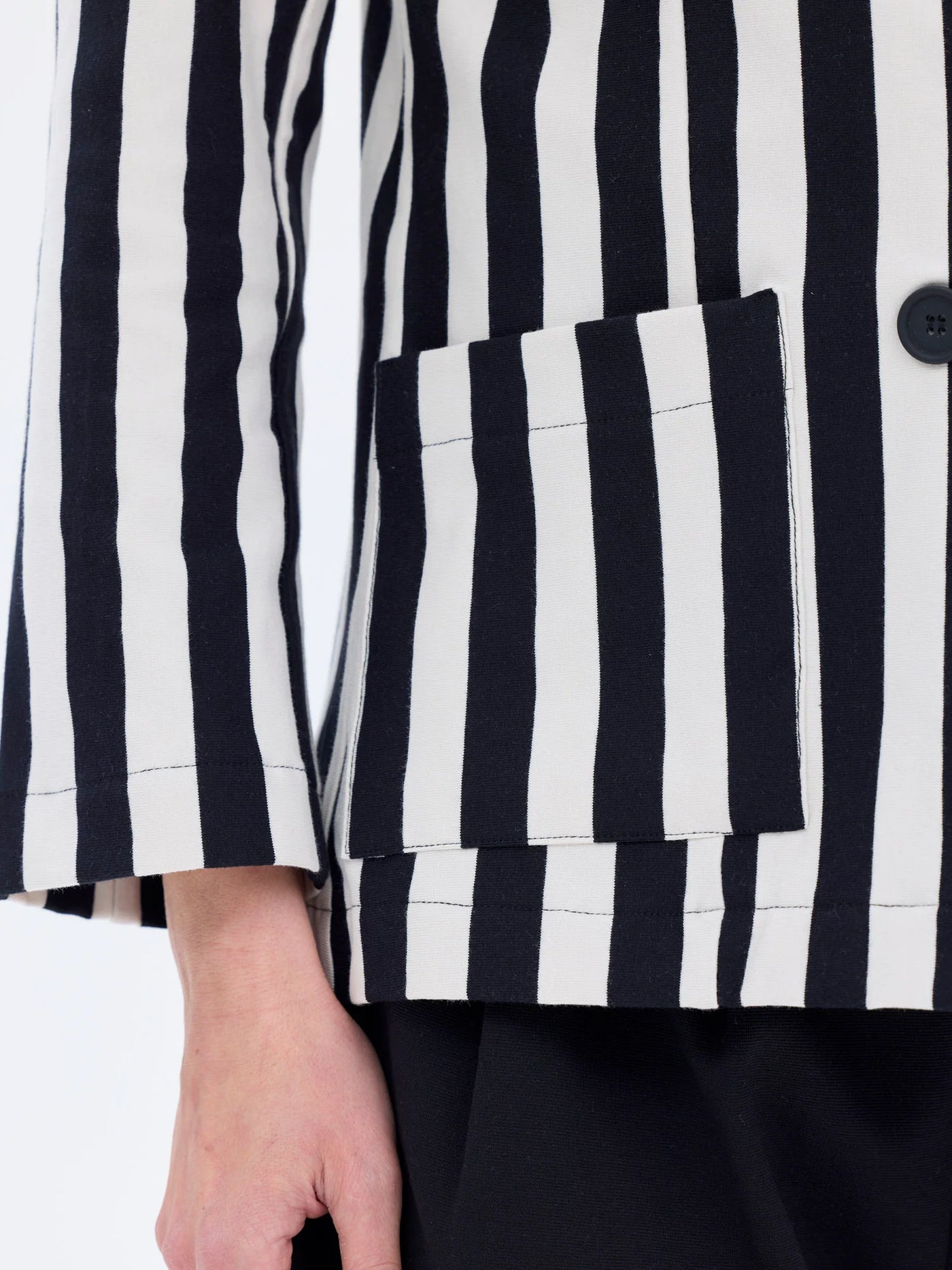 Luisa Jakku Raita, Musta/Valkoinen