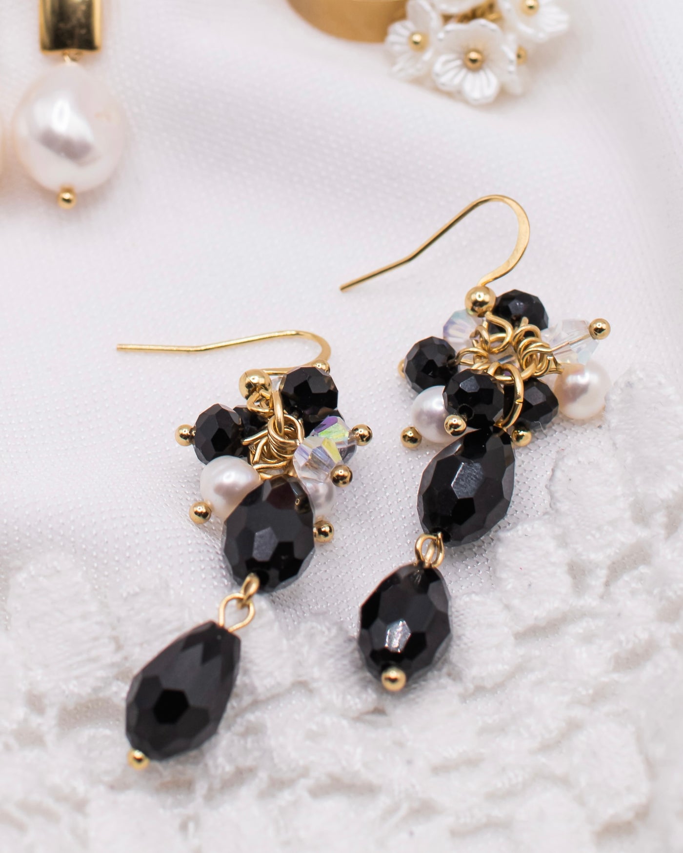 Bea Korvakorut Musta