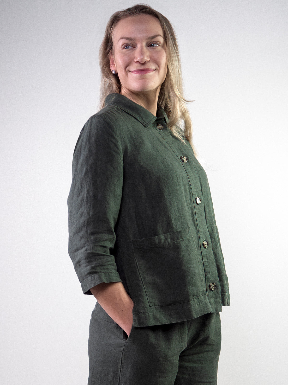 Elsa Pellavajakku, Tummanvihreä