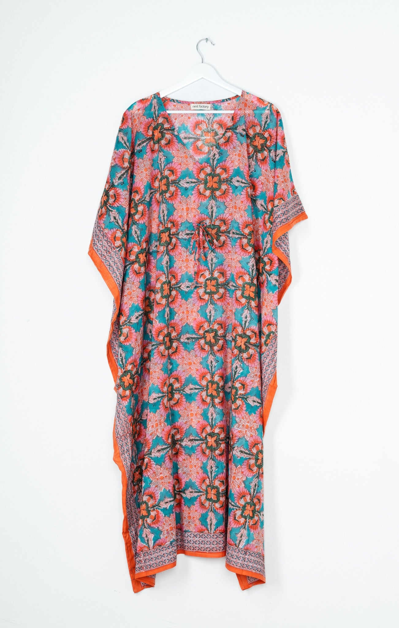 Colorful Kaftan, eri värejä