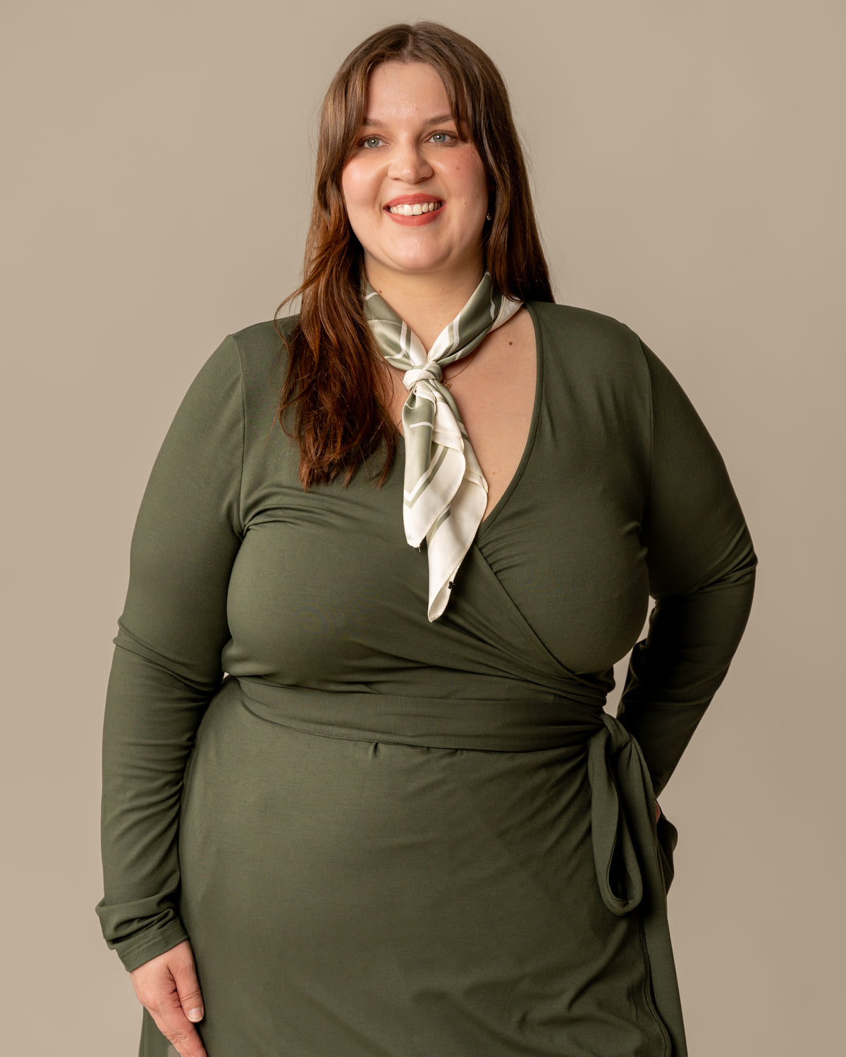 Kietaisumekko, Khaki