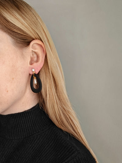 Luna Korvakorut, Musta