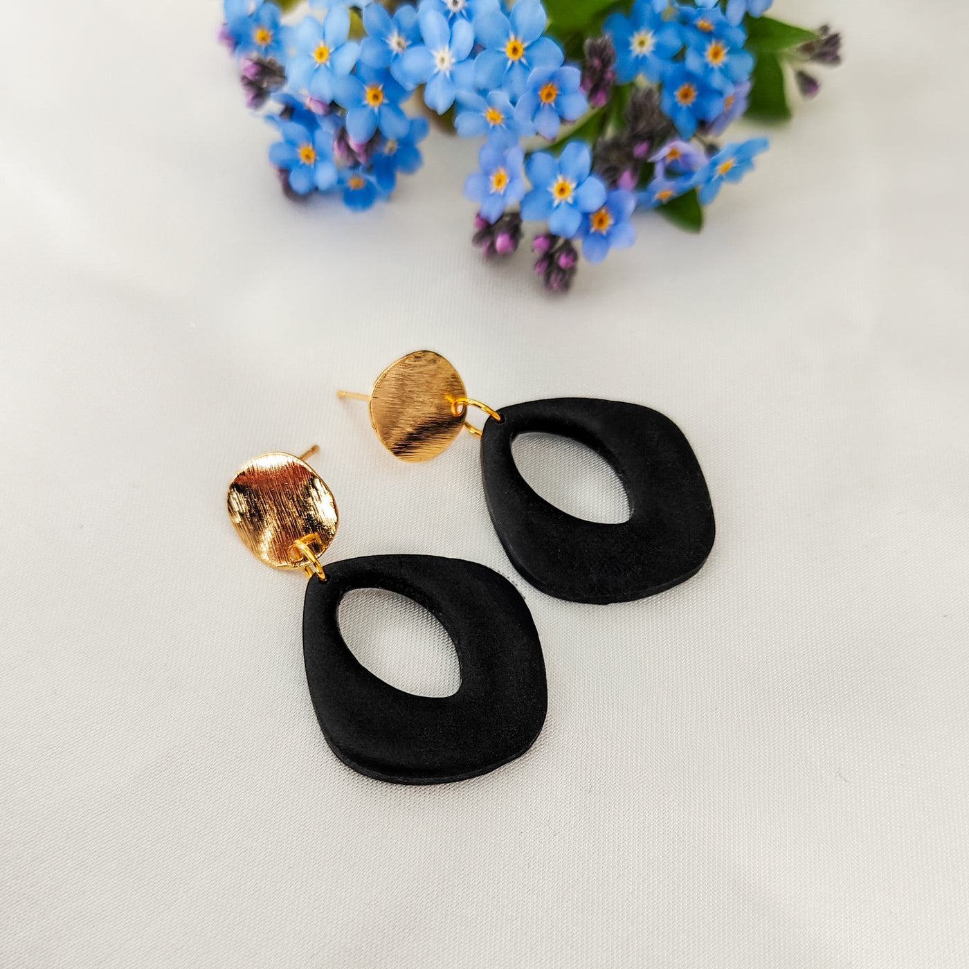 Vera Korvakorut, eri värejä