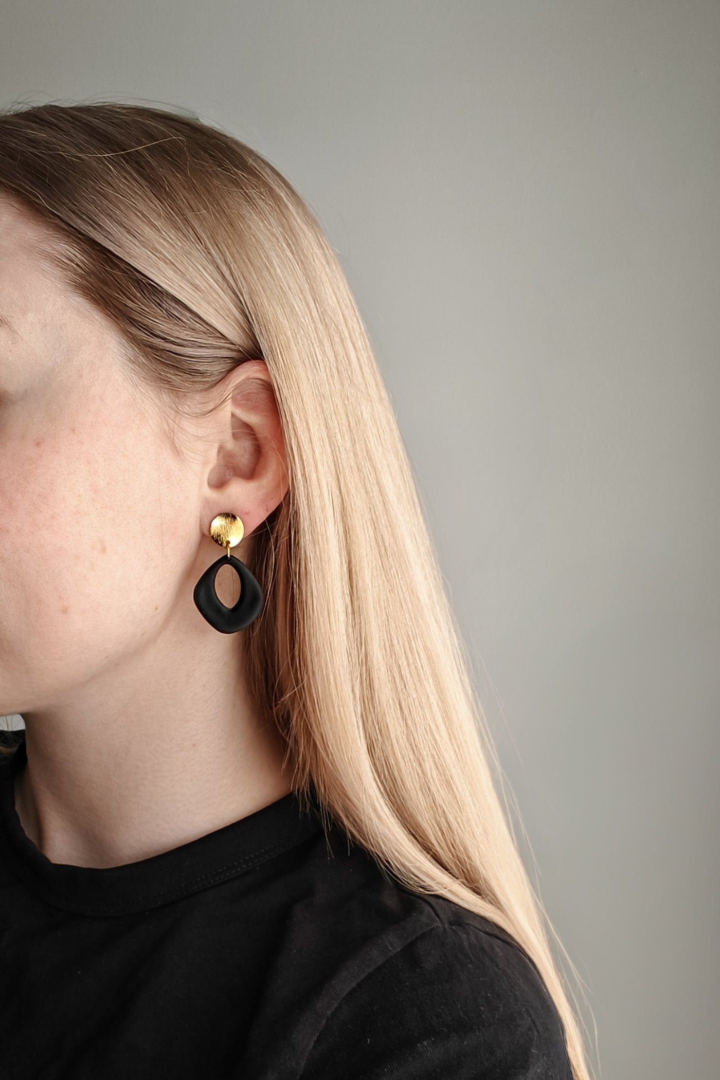 Vera Korvakorut, eri värejä