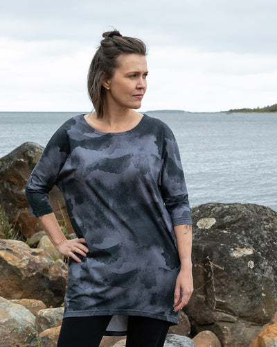 Sade Paita, Ukkonen Tummanharmaa