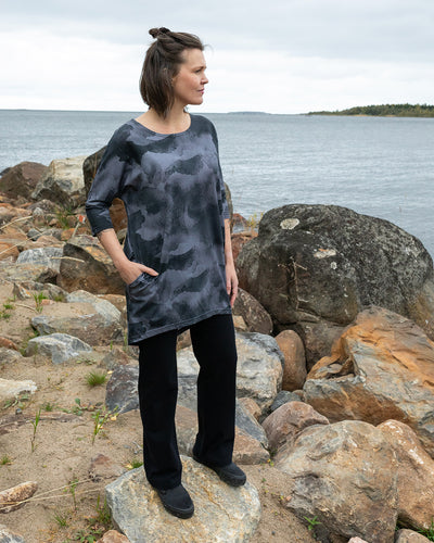 Sade Paita, Ukkonen Tummanharmaa