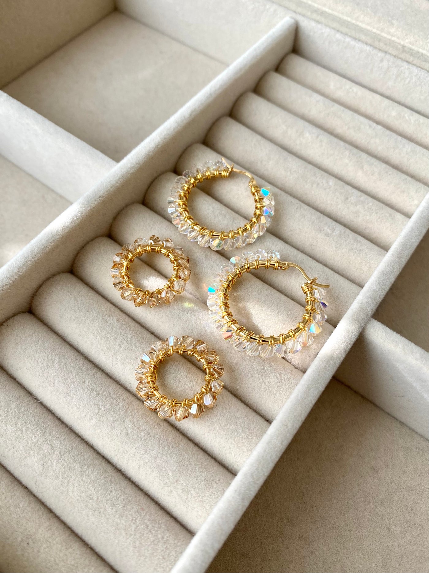 Tuplarenkaat Korvakorut, Kullattu, eri värejä