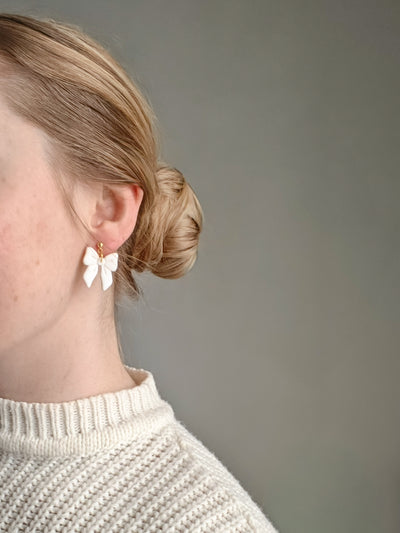 Bow Korvakorut, Valkoinen