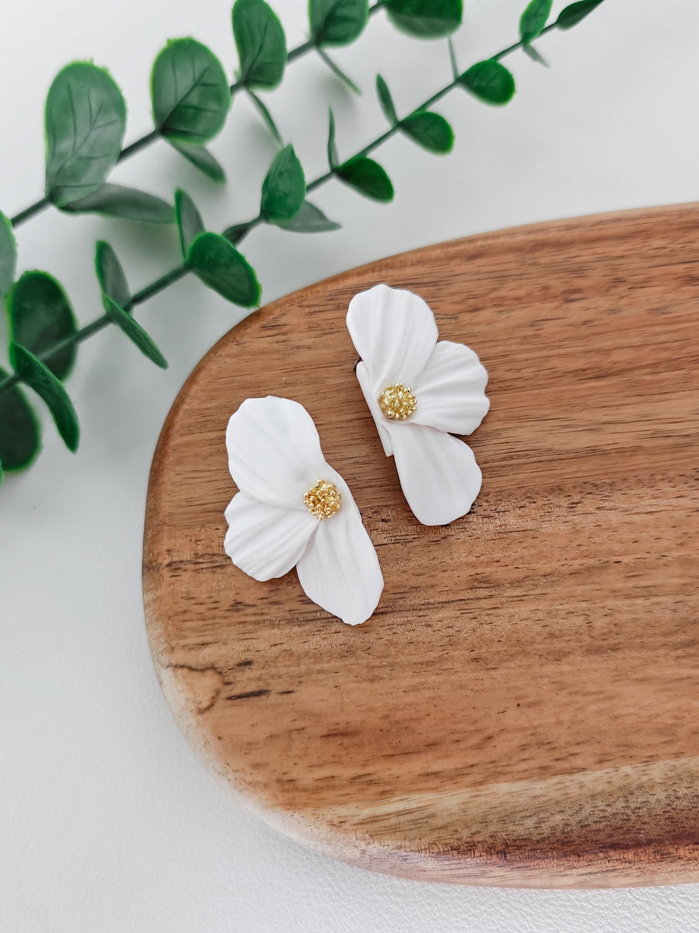 Stella Korvakorut, Valkoinen