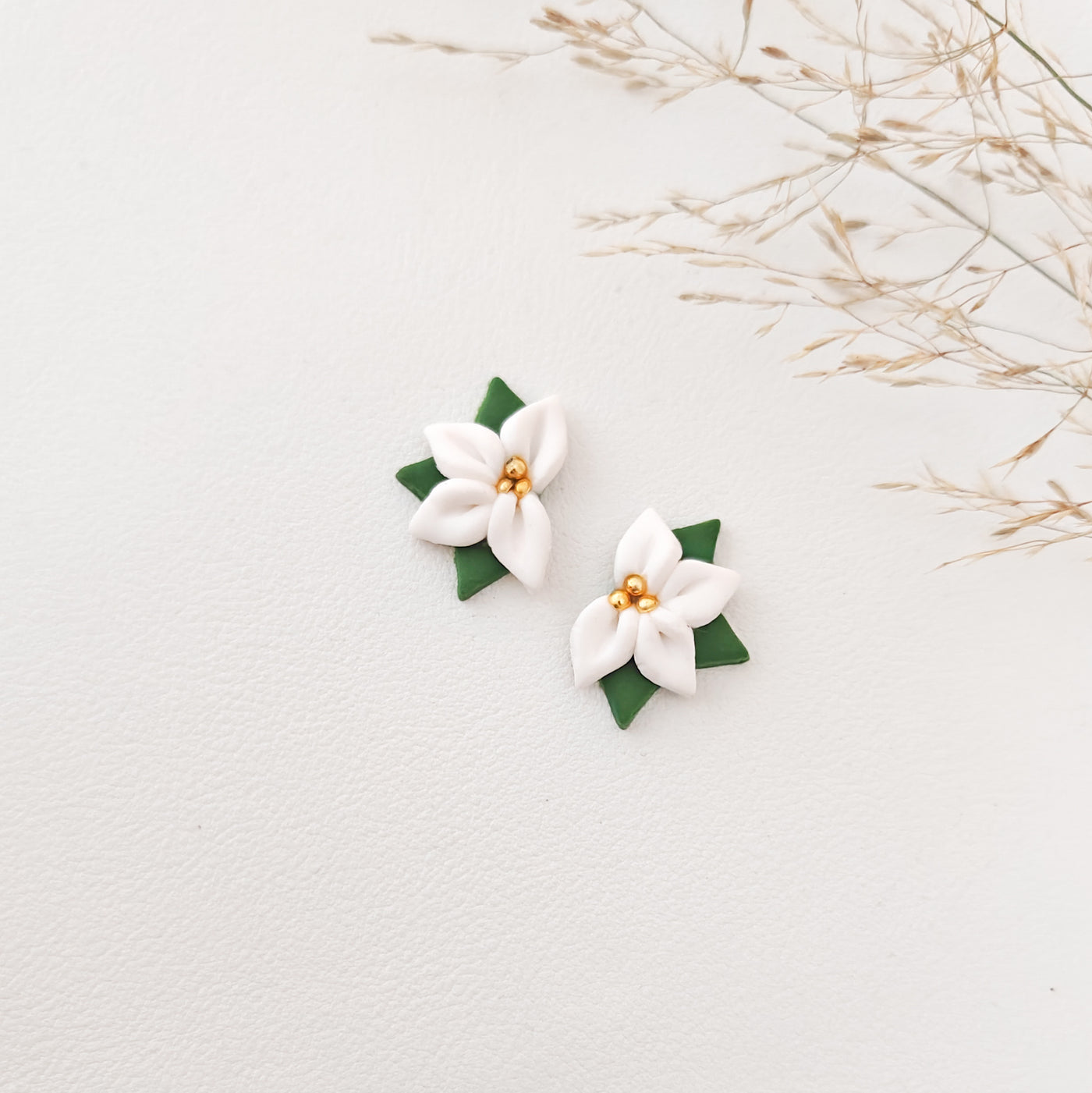 Pieni Poinsettia Korvakorut, Valkoinen
