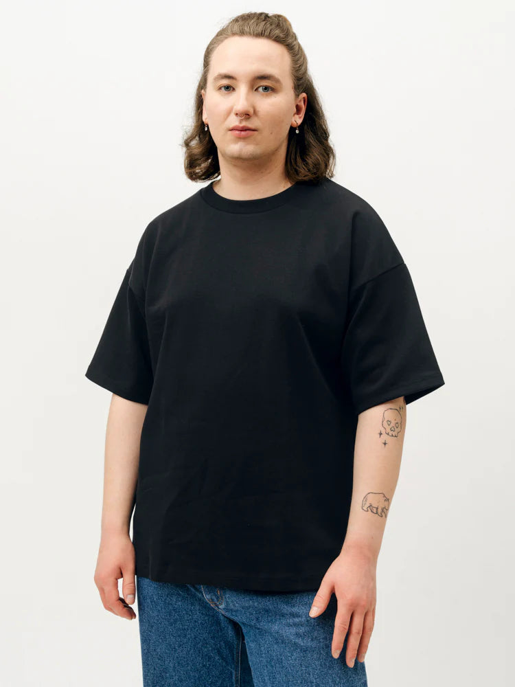 Queen T-paita, Musta