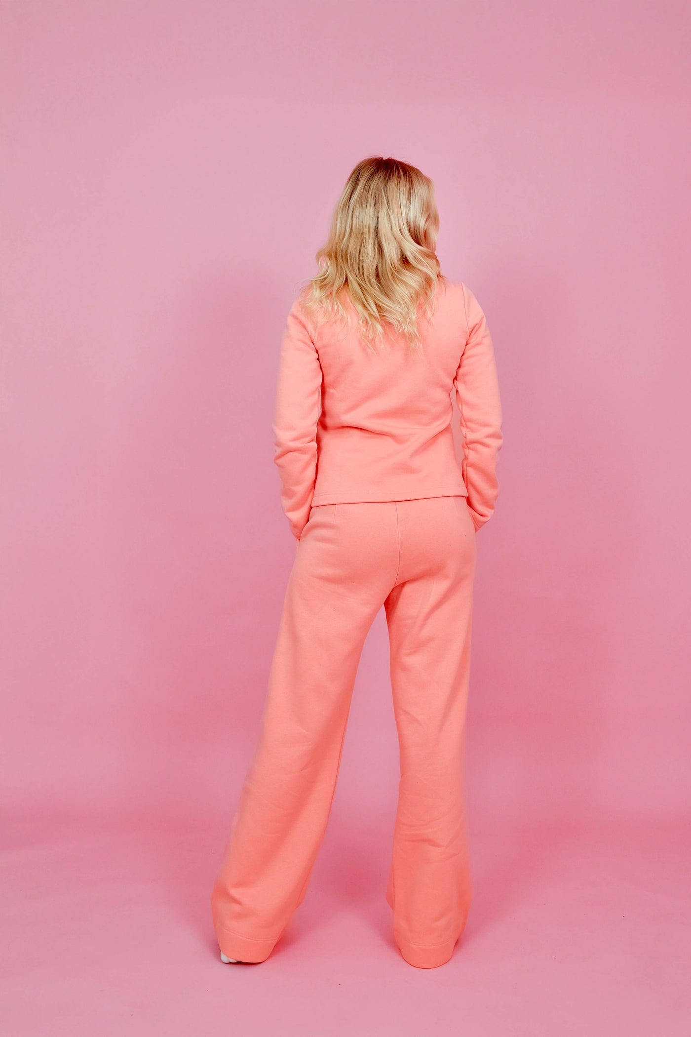 Lily College Pusero, Salmon Rose