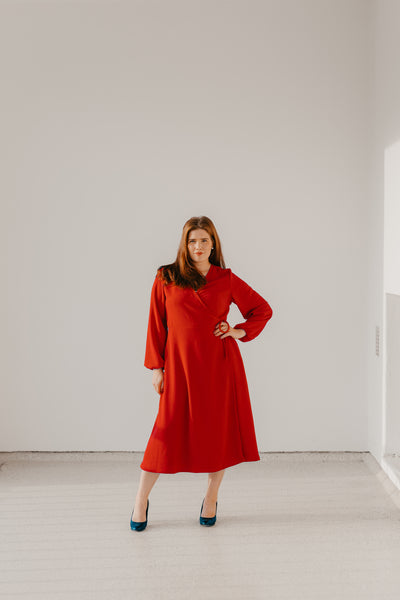 Karla Kietaisumekko, Punainen