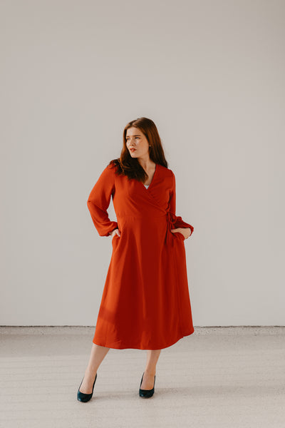 Karla Kietaisumekko, Punainen