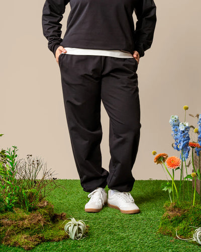 Collegehousut, Musta