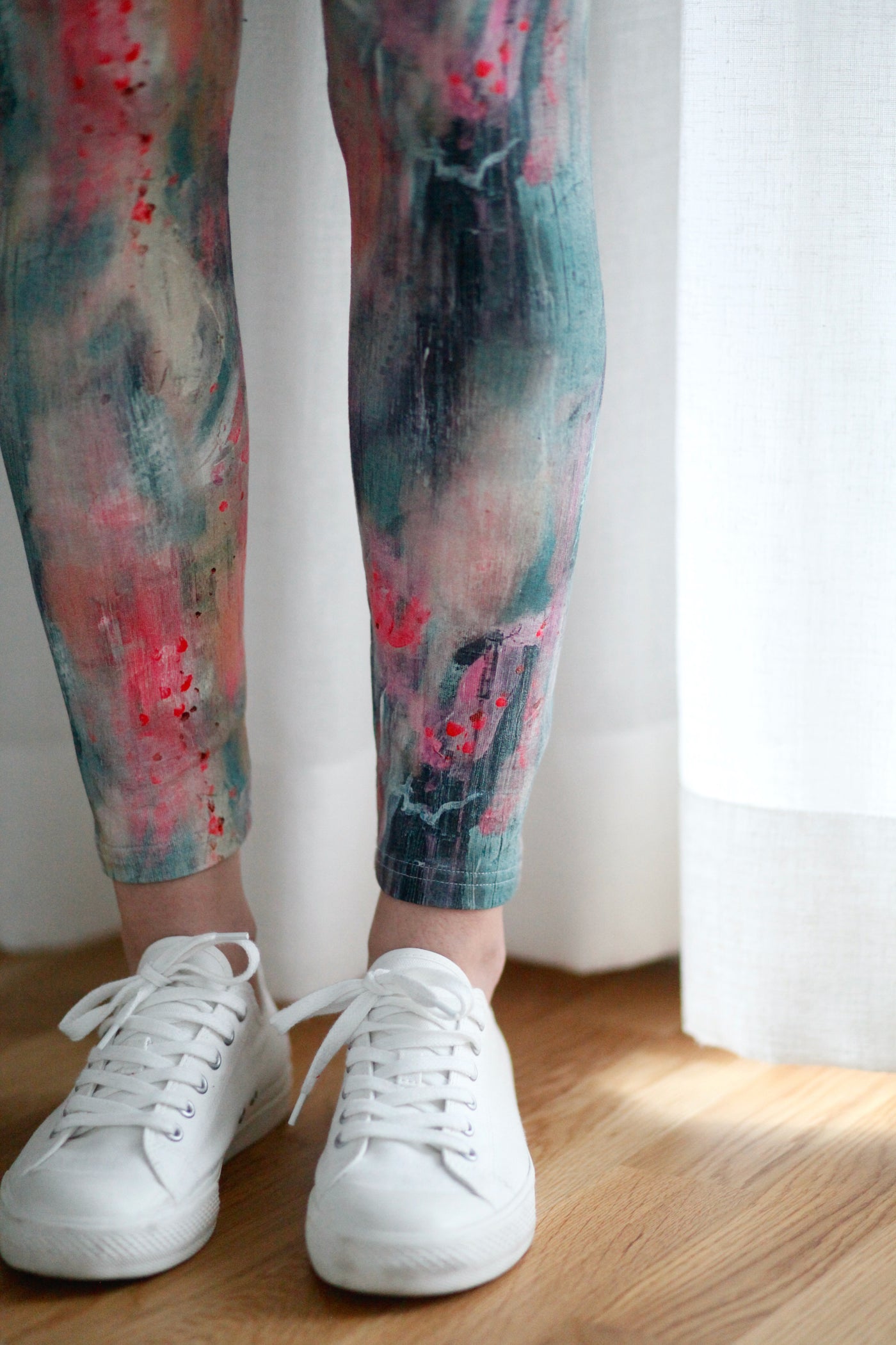 Leni Leggingsit, Light in The Dark